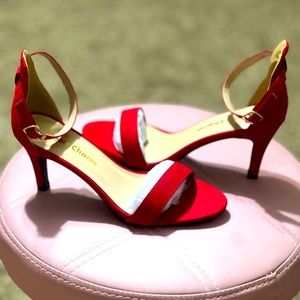NWOT “Heels Charm” Heels